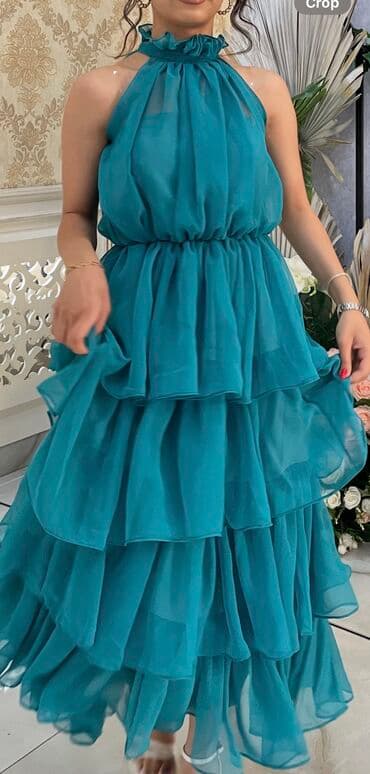 Zümrüd-mavi rəngdə şifon qadın paltarı Toy paltari - Model: halter lalafo.az -da Zümrüd-mavi rəngdə şifon qadın paltarı Toy paltari - Model: halter