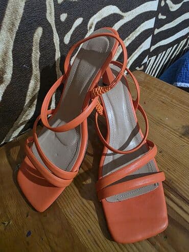 Narıncı qadın sandalı – remenli, kvadrat burunlu, hündürdaban - Rəng lalafo.az -da Narıncı qadın sandalı – remenli, kvadrat burunlu, hündürdaban - Rəng