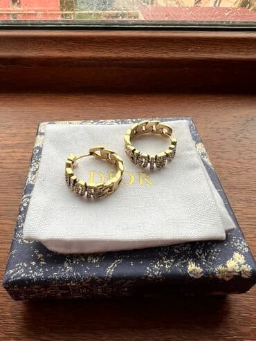Məhsul: Dior brendinin qızılı tonlu halqa sırğaları (cüt) lalafo.az -da Məhsul: Dior brendinin qızılı tonlu halqa sırğaları (cüt)