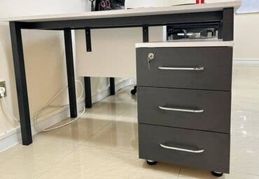 İşlənmiş, İşçi üçün, Dördbucaq masa lalafo.az -da İşlənmiş, İşçi üçün, Dördbucaq masa