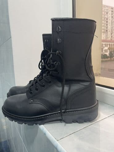 Qara rəngli yüksək boğazlı iş/əsgəri tipli çəkmələr - Material: təbii lalafo.az -da Qara rəngli yüksək boğazlı iş/əsgəri tipli çəkmələr - Material: təbii