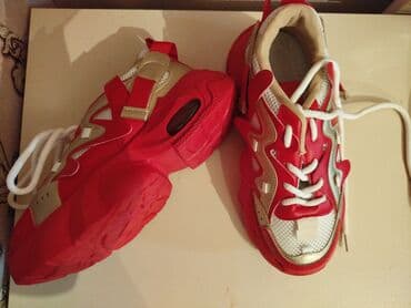 Qırmızı idman ayaqqabısı - Ölçü: 39 (daban altındakı nişan) - Rəng lalafo.az -da Qırmızı idman ayaqqabısı - Ölçü: 39 (daban altındakı nişan) - Rəng