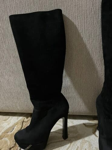 Qadın dizədək çəkmə – qara rəng, yüksək platforma və incə hündürdaban lalafo.az -da Qadın dizədək çəkmə – qara rəng, yüksək platforma və incə hündürdaban