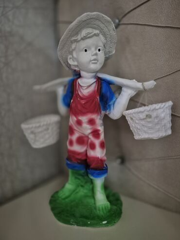 Fiqur, Gips, rəng - Qırmızı lalafo.az -da Fiqur, Gips, rəng - Qırmızı