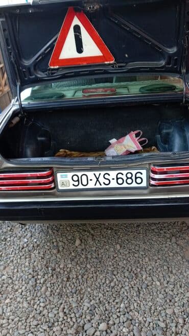 Mercedes-Benz sedan (W201 “190” seriyası) - Gövdə: 4 qapılı sedan lalafo.az -da Mercedes-Benz sedan (W201 “190” seriyası) - Gövdə: 4 qapılı sedan