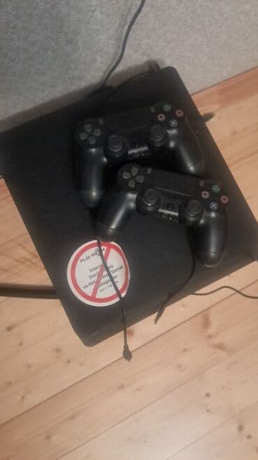 PlayStation 4 (PS4) oyun konsolu - Komplekt: konsol, 2 ədəd DualShock lalafo.az -da PlayStation 4 (PS4) oyun konsolu - Komplekt: konsol, 2 ədəd DualShock