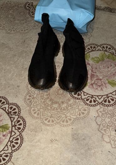 Qara rəngli slip-on idman ayaqqabısı - Model: çorap tipli, elastik və lalafo.az -da Qara rəngli slip-on idman ayaqqabısı - Model: çorap tipli, elastik və