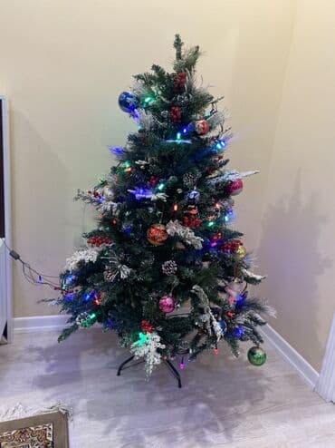 Bəzəkli süni Yeni il şam ağacı - Ölçü: orta hündürlük (təxminən lalafo.az -da Bəzəkli süni Yeni il şam ağacı - Ölçü: orta hündürlük (təxminən