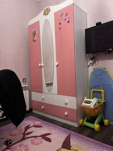 Qız üçün, 3 qapılı, Açılan, Düz dolab lalafo.az -da Qız üçün, 3 qapılı, Açılan, Düz dolab