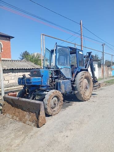 Manipulyatorlar: Ekskavator-yükləyici traktor - Rəng: mavi, kabinalı - Ön tərəfdə lalafo.az -da — 1 Manipulyatorlar: Ekskavator-yükləyici traktor - Rəng: mavi, kabinalı - Ön tərəfdə — 1