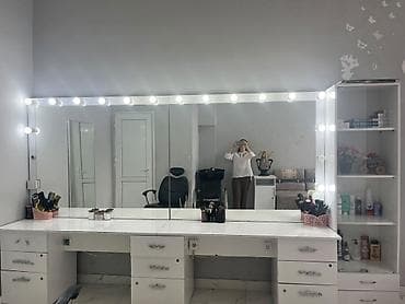 Geniş vizaj masası və profesional işıqlandırmalı güzgü komplekti - Üç lalafo.az -da Geniş vizaj masası və profesional işıqlandırmalı güzgü komplekti - Üç