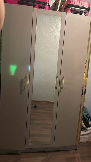 Açılan, 3 qapılı Düz dolab, Qarderob, paltar dolabı lalafo.az -da Açılan, 3 qapılı Düz dolab, Qarderob, paltar dolabı