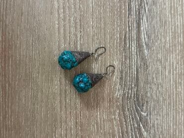 Firuzəyi daşlı gümüş sırğa. Daşı təbiidir, qədimidir. Probu var lalafo.az -da Firuzəyi daşlı gümüş sırğa. Daşı təbiidir, qədimidir. Probu var