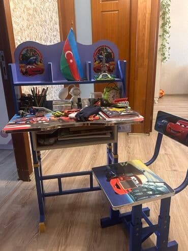 Oğlan üçün, İşlənmiş, Siyirməsiz, Yazı masası, Stullar ilə lalafo.az -da Oğlan üçün, İşlənmiş, Siyirməsiz, Yazı masası, Stullar ilə