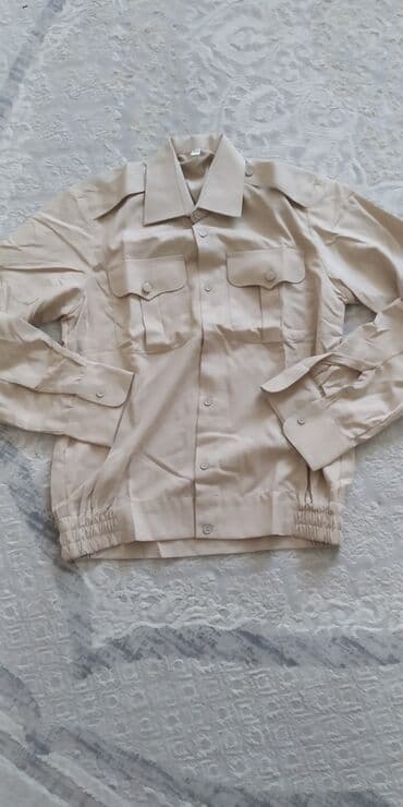 Bej rəngdə uzunqollu hərbi üslubda köynək. qolu qisada var qolu uzunda lalafo.az -da Bej rəngdə uzunqollu hərbi üslubda köynək. qolu qisada var qolu uzunda