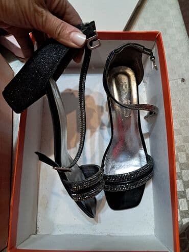 Metro parkdan 52 manata alinib. Qadın gecə ayaqqabısı – qara, daşlı - lalafo.az -da Metro parkdan 52 manata alinib. Qadın gecə ayaqqabısı – qara, daşlı -