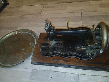 Köhnə tip mexaniki tikiş maşını - Dəmir gövdəli, əl çarxı ilə işləyən lalafo.az -da Köhnə tip mexaniki tikiş maşını - Dəmir gövdəli, əl çarxı ilə işləyən