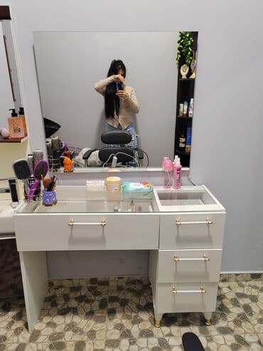 Geniş salon güzgüsü və vizaj/saç ustası masası dəsti - Böyük lalafo.az -da Geniş salon güzgüsü və vizaj/saç ustası masası dəsti - Böyük