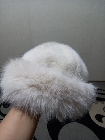 Ağ rəngli, təbii xəz papax. - Yumşaq, sıx və həcimli xəz quruluşu lalafo.az -da Ağ rəngli, təbii xəz papax. - Yumşaq, sıx və həcimli xəz quruluşu