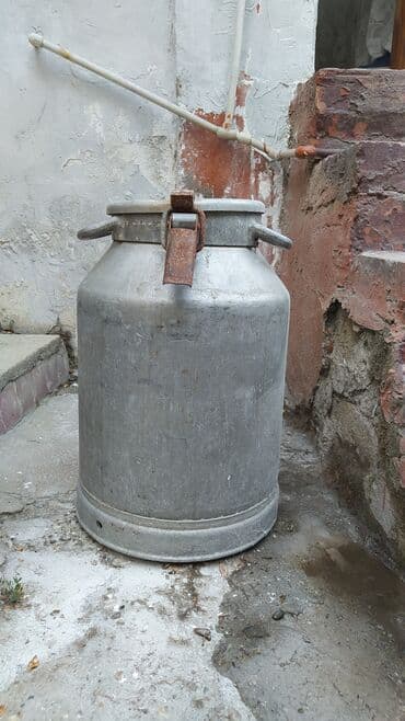 Большой алюминиевый бидон для воды, для молока. Прошу не серьезным не lalafo.az -da Большой алюминиевый бидон для воды, для молока. Прошу не серьезным не