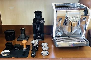 Кофемашина Nuova simonelli, Полуавтоматическая, С резервуаром для воды, Б/у at lalafo.az Кофемашина Nuova simonelli, Полуавтоматическая, С резервуаром для воды, Б/у