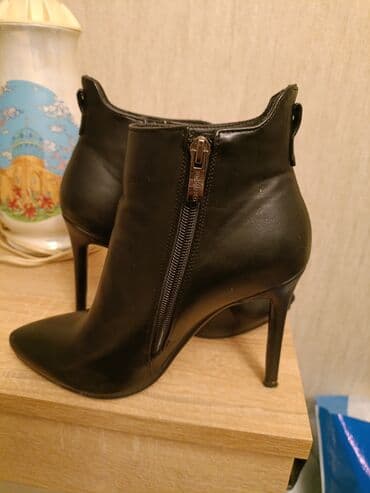 Ölçü: 35.5, rəng - Qara, Yeni lalafo.az -da Ölçü: 35.5, rəng - Qara, Yeni