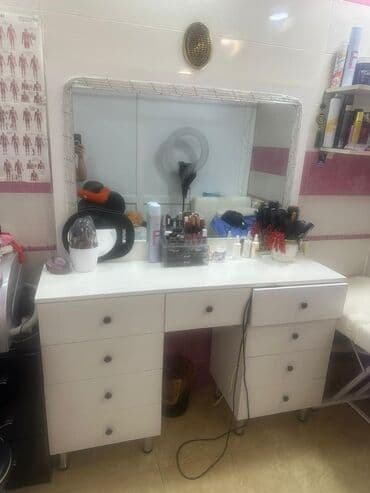 Makiyaj üçün masa, Güzgülü lalafo.az -da Makiyaj üçün masa, Güzgülü