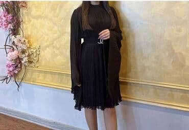 Qara rəngli zərif pliseli xanım paltarı - Model: dizə qədər uzunluq lalafo.az -da Qara rəngli zərif pliseli xanım paltarı - Model: dizə qədər uzunluq