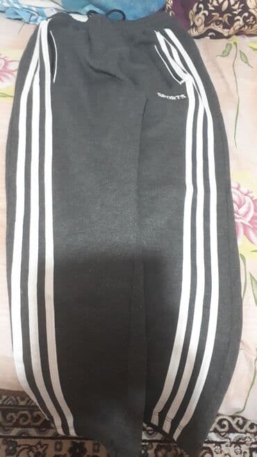 Çox az geyinilib.Tünd boz rəngdə, elastik bel hissəsi və ağ zolaqları lalafo.az -da Çox az geyinilib.Tünd boz rəngdə, elastik bel hissəsi və ağ zolaqları