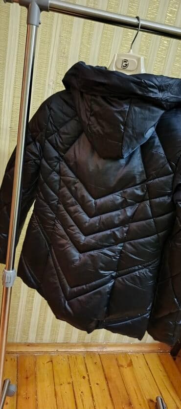 Qadınlar üçün qışlıq/yarımfason şişmə gödəkçə - Rəng: tünd göy/qara lalafo.az -da Qadınlar üçün qışlıq/yarımfason şişmə gödəkçə - Rəng: tünd göy/qara