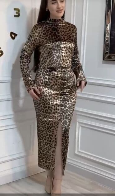 Leopar naxışlı qadın dəsti - Üst: Uzunqollu, yüksək boğazlı bluz lalafo.az -da Leopar naxışlı qadın dəsti - Üst: Uzunqollu, yüksək boğazlı bluz