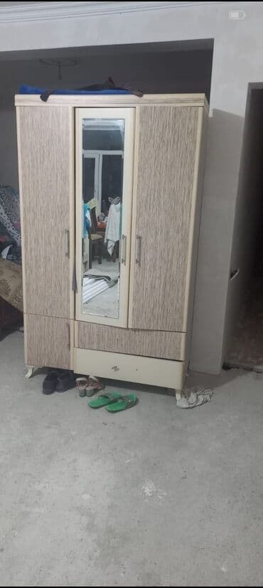 İşlənmiş, 3 qapılı Düz dolab, Qarderob, paltar dolabı, Azərbaycan lalafo.az -da İşlənmiş, 3 qapılı Düz dolab, Qarderob, paltar dolabı, Azərbaycan