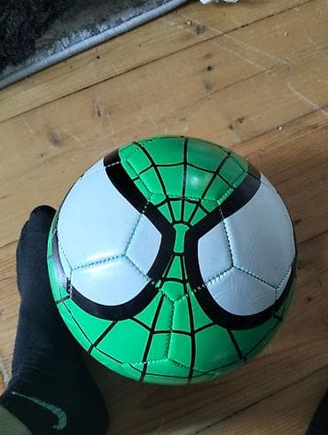 Yaşıl-qara rəngli futbol topu – Hörümçək-adam üslubunda dizayn - at lalafo.az Yaşıl-qara rəngli futbol topu – Hörümçək-adam üslubunda dizayn -