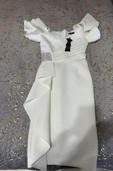 Ağ rəngli, qısa qollu, dizə qədər zərif qadın donu. Donun qolları qısa lalafo.az -da Ağ rəngli, qısa qollu, dizə qədər zərif qadın donu. Donun qolları qısa