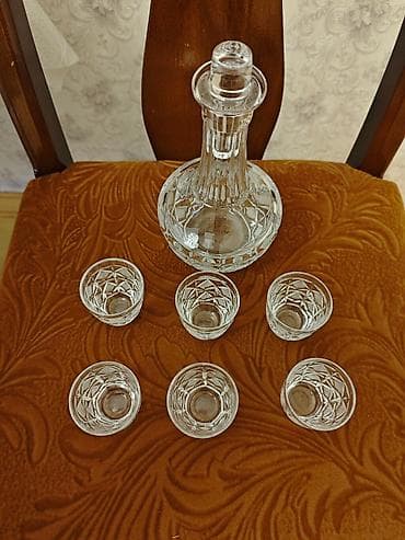 Kəsimli şüşə qrafin və stəkan dəsti - Dəst: 1 ədəd qapaqlı qrafin + 6 at lalafo.az Kəsimli şüşə qrafin və stəkan dəsti - Dəst: 1 ədəd qapaqlı qrafin + 6