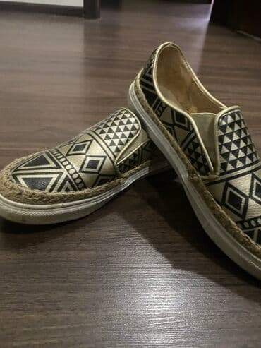 Qadın üçün slip-on üslubunda ayaqqabı - Rəng: qızılı fon üzərində lalafo.az -da Qadın üçün slip-on üslubunda ayaqqabı - Rəng: qızılı fon üzərində