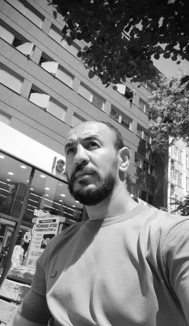 Qara-ağ portret fotoçekimi xidməti - Şəhər mühitində təbii işıqda lalafo.az -da Qara-ağ portret fotoçekimi xidməti - Şəhər mühitində təbii işıqda