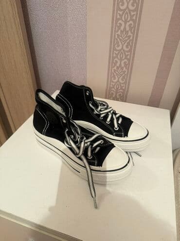 Birinci 38/39 razmer yenidir 5 azn (ağ qara) Qırmızı 5 azn (40-41 lalafo.az -da Birinci 38/39 razmer yenidir 5 azn (ağ qara) Qırmızı 5 azn (40-41