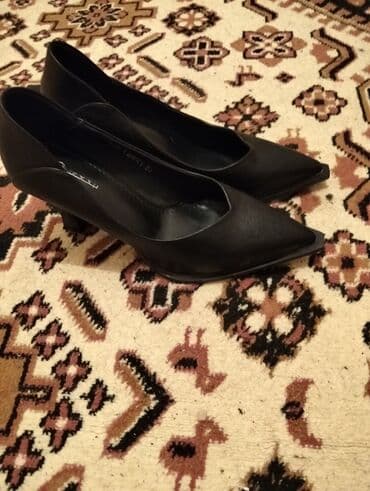 Qadın klassik tuflisi - Rəng: qara - Model: sivri burunlu, qapalı üst lalafo.az -da Qadın klassik tuflisi - Rəng: qara - Model: sivri burunlu, qapalı üst