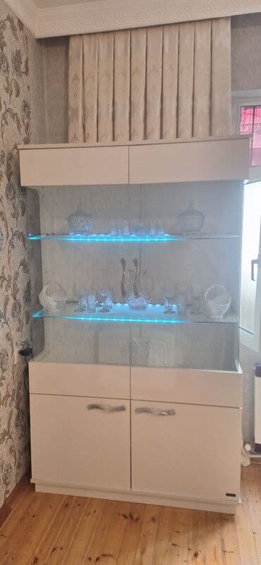 Şüşəli dolab vitrini, İşlənmiş, Ünvandan götürmə lalafo.az -da Şüşəli dolab vitrini, İşlənmiş, Ünvandan götürmə