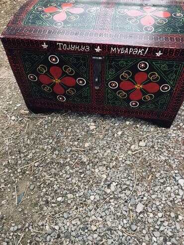 Əl işi taxta sandıq – milli naxışlı - Material: taxta gövdə, metal lalafo.az -da Əl işi taxta sandıq – milli naxışlı - Material: taxta gövdə, metal