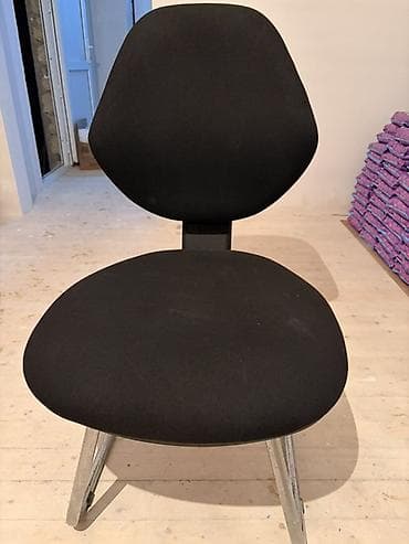 Qara parça üzlü ofis/konfrans stulu - Ergonomik bel dəstəyi olan lalafo.az -da Qara parça üzlü ofis/konfrans stulu - Ergonomik bel dəstəyi olan