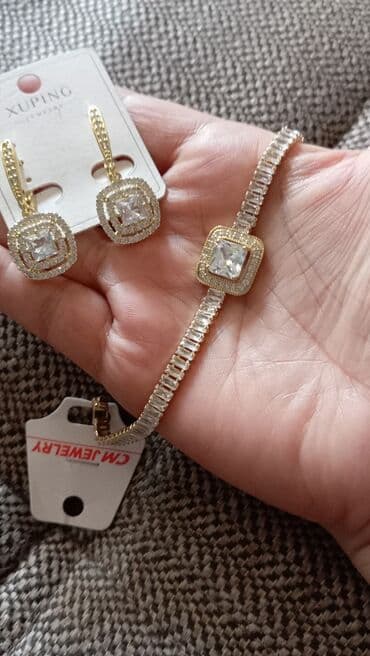 Xanım üçün zərif görünüşlü, üzəri incə qaşlarla bəzənmiş xuping lalafo.az -da Xanım üçün zərif görünüşlü, üzəri incə qaşlarla bəzənmiş xuping