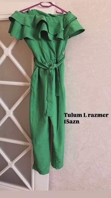 Yaşıl qadın tulumu - Ölçü: L - Model: off-shoulder (çiyinlər açıq) lalafo.az -da Yaşıl qadın tulumu - Ölçü: L - Model: off-shoulder (çiyinlər açıq)