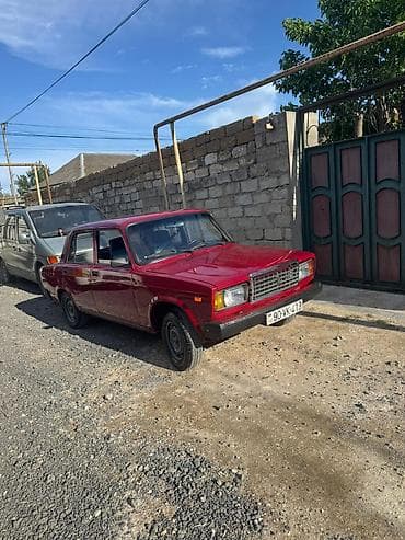 VAZ 2107 sedan, tünd qırmızı rəng. Klassik dizaynlı, arxa ötürücülü at lalafo.az VAZ 2107 sedan, tünd qırmızı rəng. Klassik dizaynlı, arxa ötürücülü