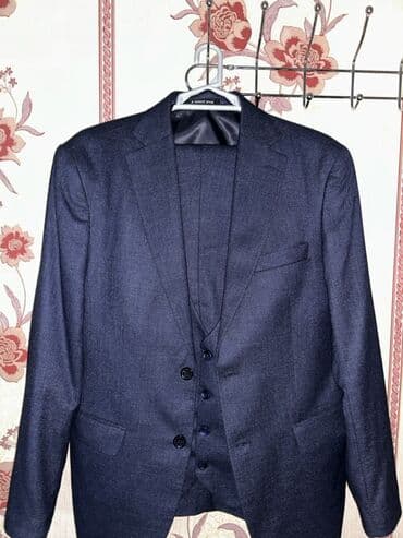 Klassik kişi kostyumu – 3 hissəli dəst - Rəng: tünd göy (navy) - lalafo.az -da Klassik kişi kostyumu – 3 hissəli dəst - Rəng: tünd göy (navy) -