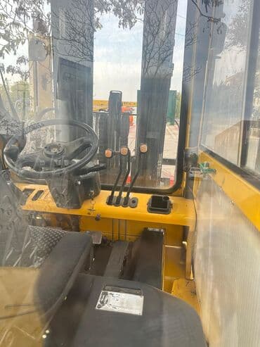 Автовышки: Sarı rəngdə kabinəli yükgötürən (forklift). - Qapalı kabinə: ön, yan at lalafo.az — 5 Автовышки: Sarı rəngdə kabinəli yükgötürən (forklift). - Qapalı kabinə: ön, yan — 5