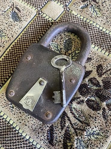 Dəmir korpuslu ağır asma qıfıl və orijinal açarı dəst şəklində lalafo.az -da Dəmir korpuslu ağır asma qıfıl və orijinal açarı dəst şəklində