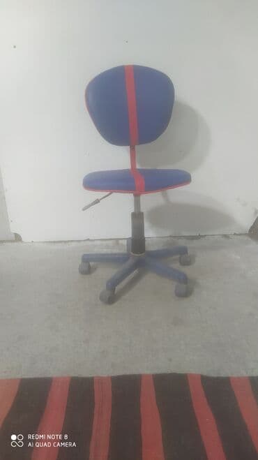 Офисные стулья: Mavi-qırmızı ofis/stul - Rəng: dərin mavi, qırmızı haşiyə və mərkəz at lalafo.az — 3 Офисные стулья: Mavi-qırmızı ofis/stul - Rəng: dərin mavi, qırmızı haşiyə və mərkəz — 3