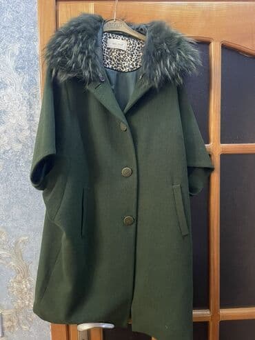 Yarasaqol, önü düymeli, her iki yandan cibli palto. Hec bir deffekti lalafo.az -da Yarasaqol, önü düymeli, her iki yandan cibli palto. Hec bir deffekti